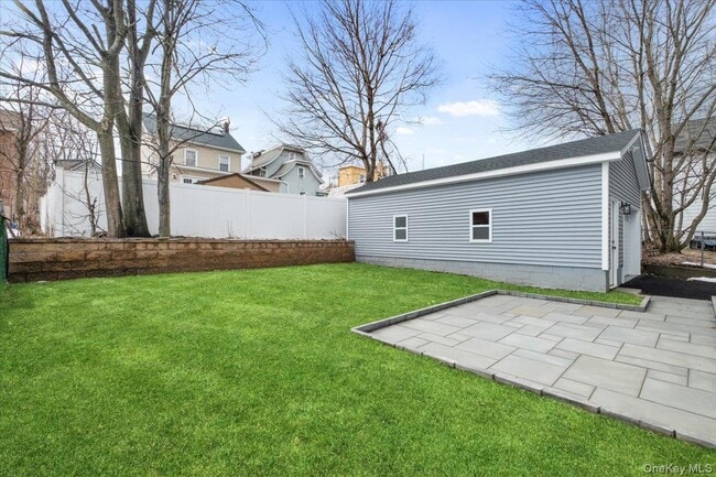 Building Photo - 32 Ackerman St