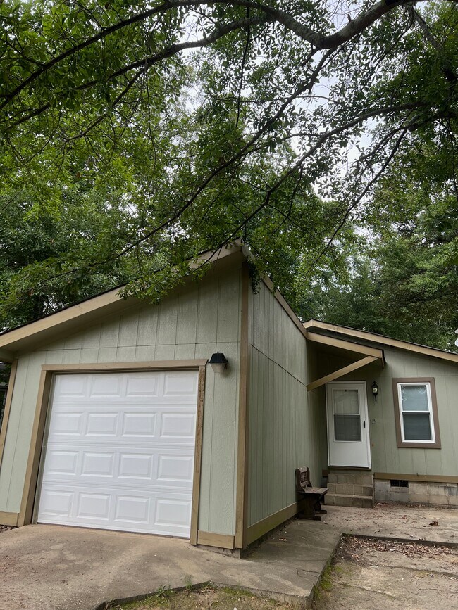 Building Photo - 110 Silas Ct