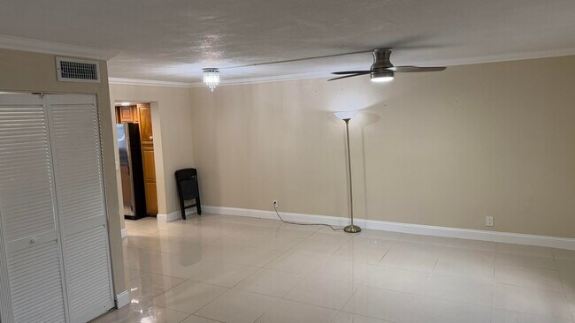 Building Photo - 1114 NW 79th Dr