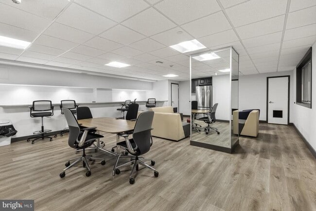 Building Photo - 2101 Chestnut St