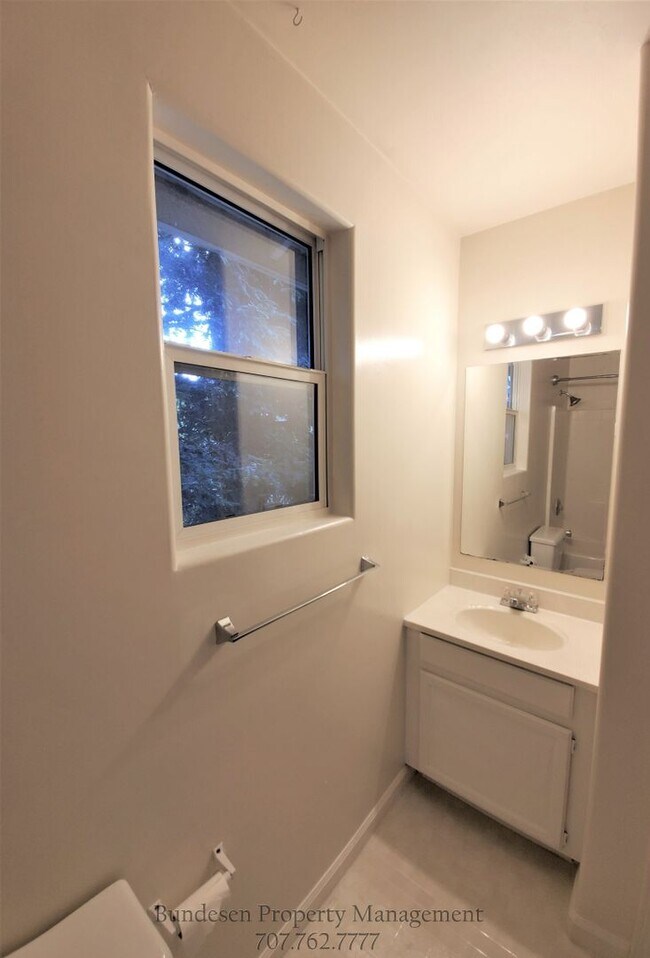 Building Photo - 163 Wilson St