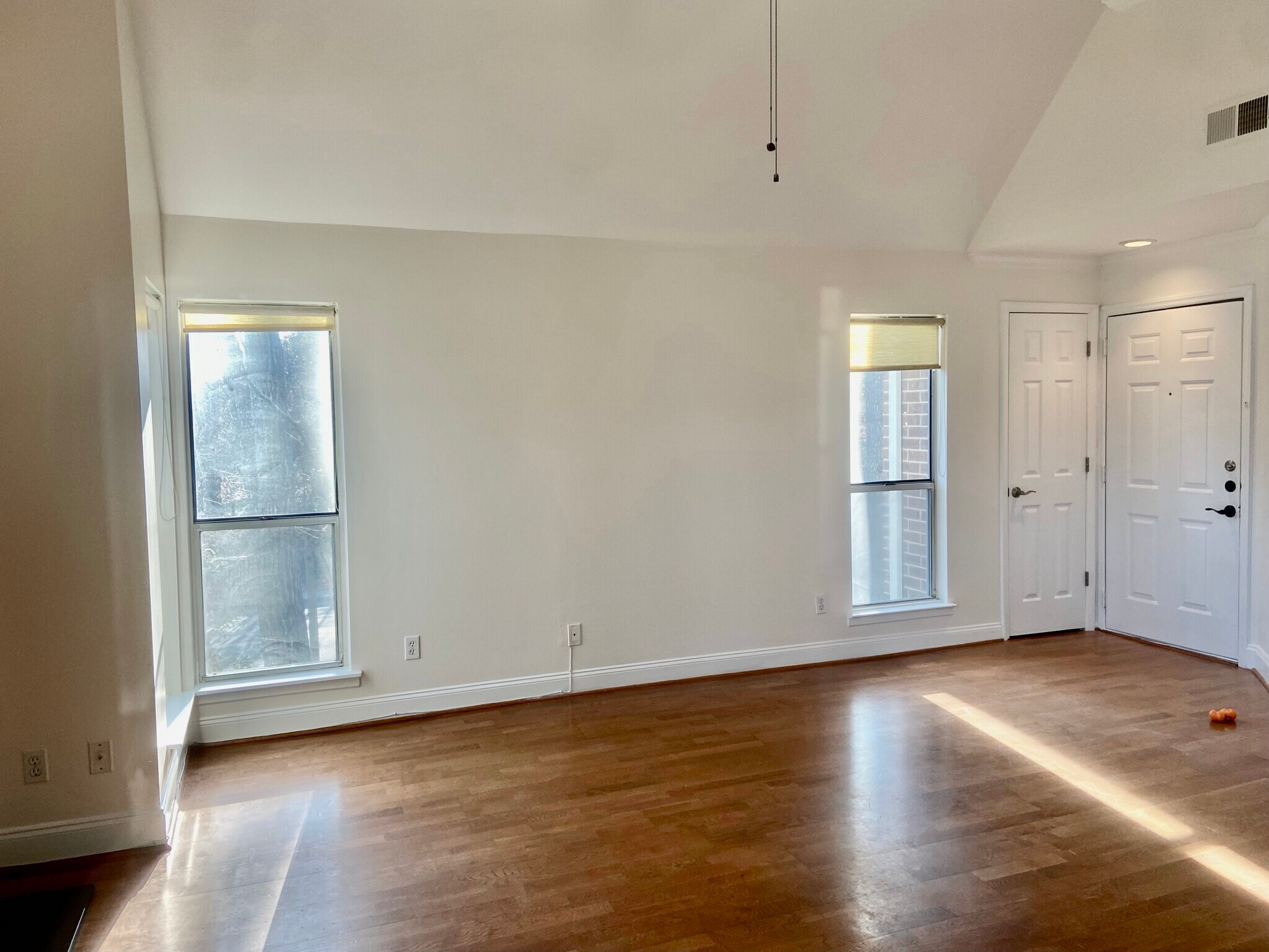 Building Photo - 2512 Cranbrook Ln