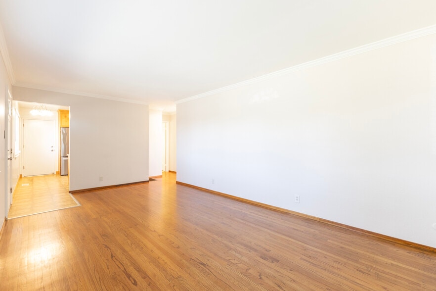 Building Photo - 6900 McQuillan Cir