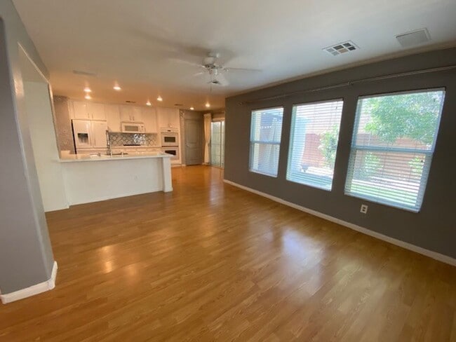 Building Photo - Unique Single Family 2/2 home