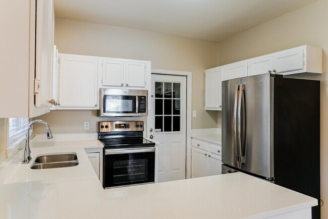 Building Photo - 1716 Netherfield Ln