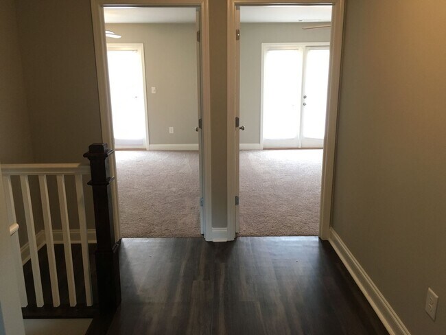 Building Photo - Pre- Leasing Fall 2026 5 Bedroom Near Down...