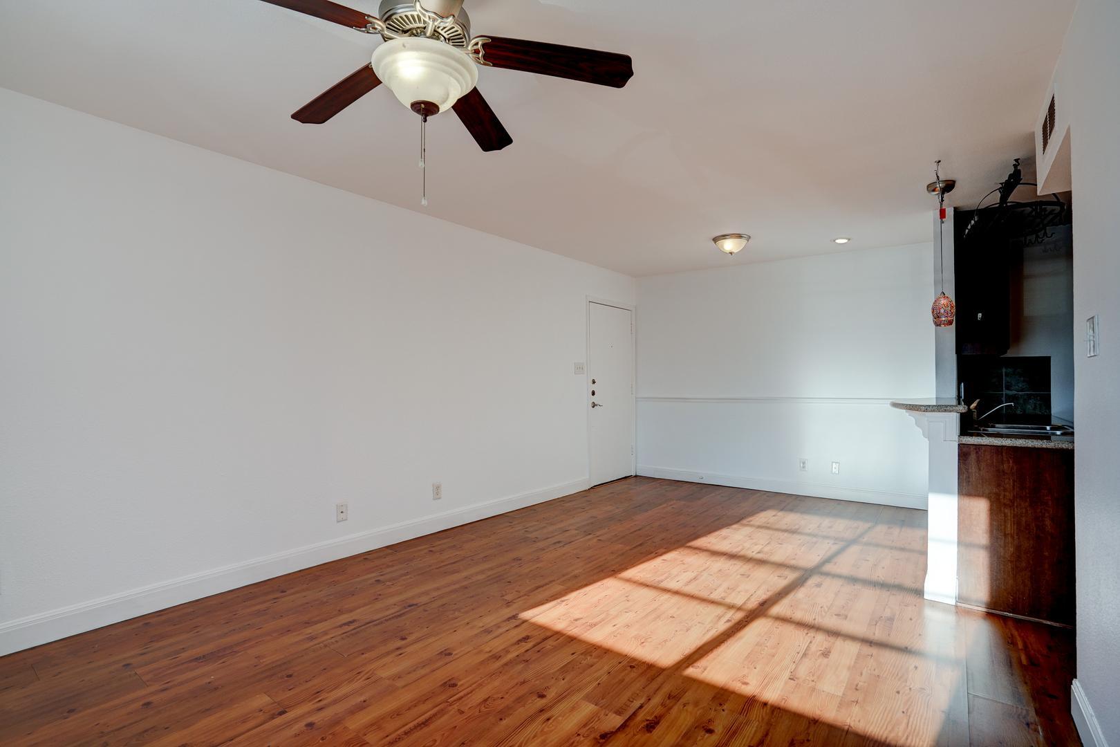 Dining area - 4306 Avenue A