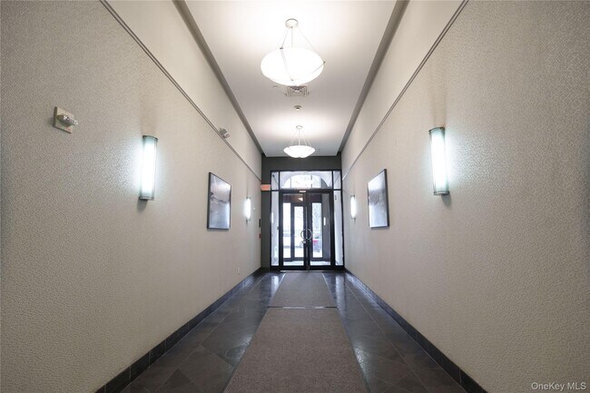 Building Photo - 25 Leroy Pl