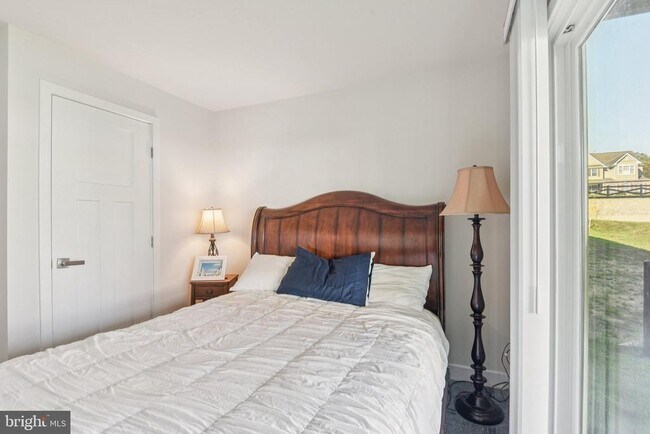 Building Photo - 133 Woodgate Cir