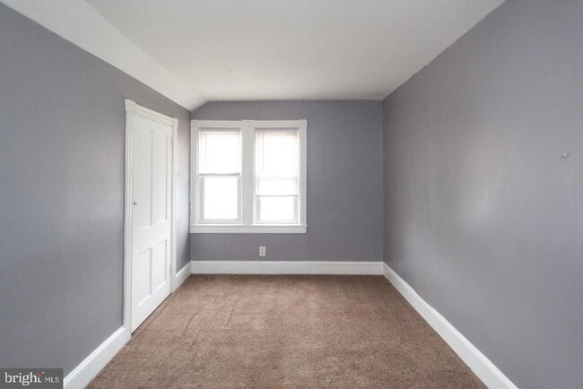 Building Photo - 313 S Fairview St