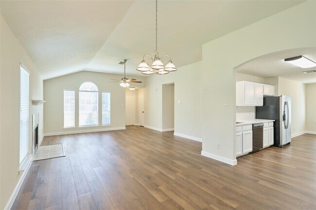 Building Photo - 354 Fantasy Ln
