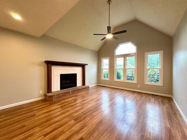 Building Photo - Stunning Single-Family Home with Plenty of...