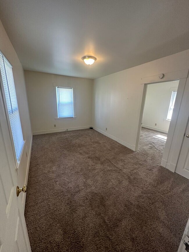 Building Photo - ste614