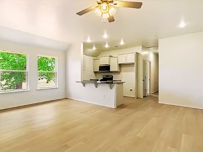 Building Photo - Newly Available – Modern 2-Bedroom Duplex in Lawton!