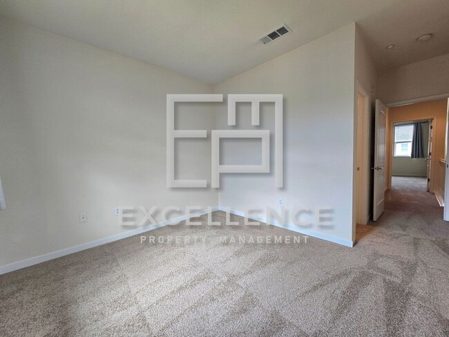 Building Photo - 2/2.5, 2 Car Tandem Garage, 2 En-Suite Bedrooms, Washer and Dryer - Japan Town