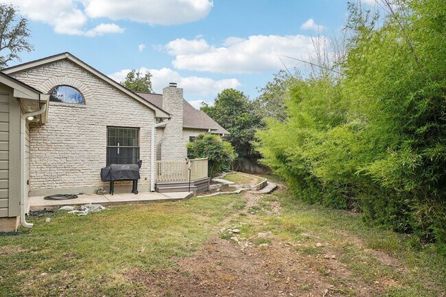 Building Photo - 230 Old Oaks