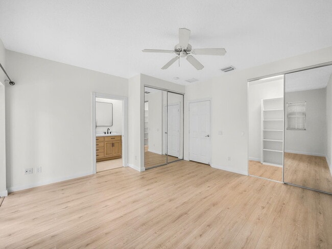 Building Photo - 3119 E Community Dr