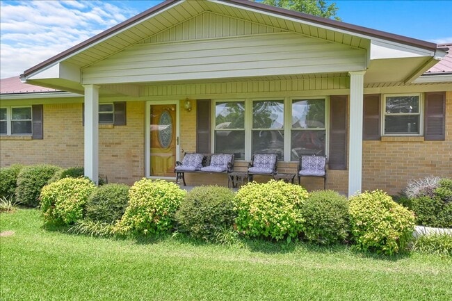 Building Photo - 3 Bedroom, 2 Bath home.