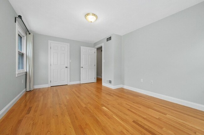 Building Photo - 2 Minuteman Ln