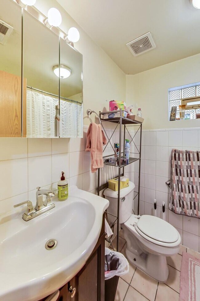 Building Photo - 1452 W Cortez St