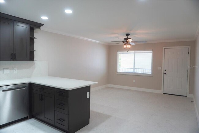Building Photo - 8535 Blind Pass Dr