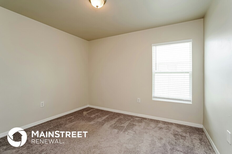 Building Photo - 4165 NE 9th Pl