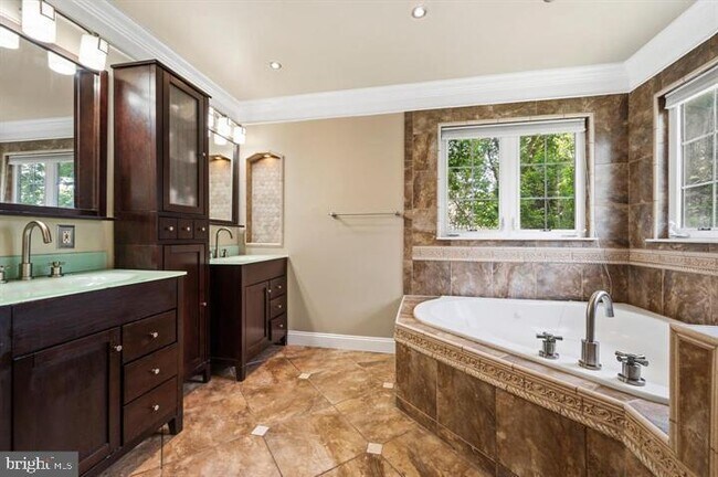 Building Photo - 12104 Guinevere Pl