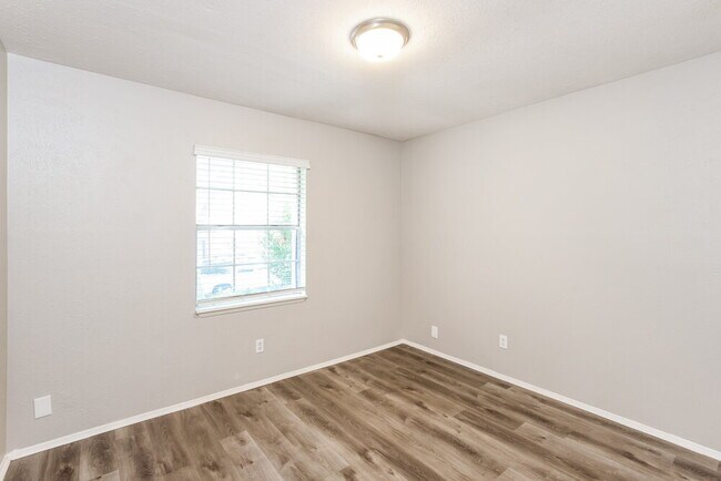 Building Photo - 2929 Fern Glen Dr