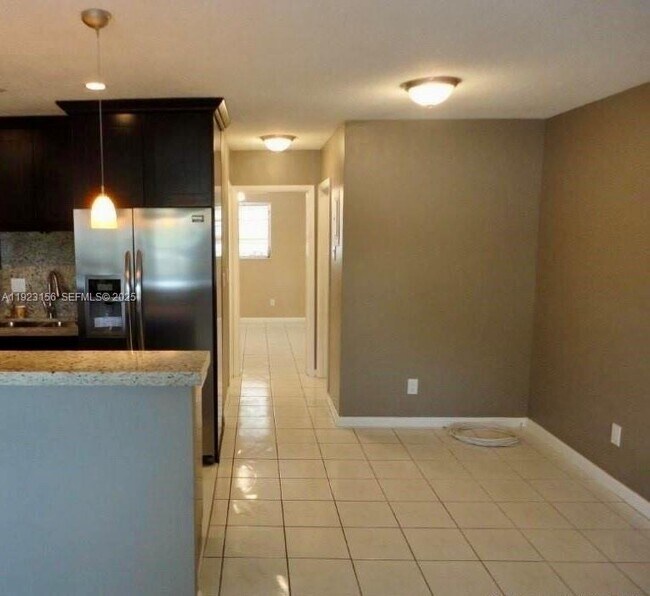 Building Photo - 2665 Middle River Dr