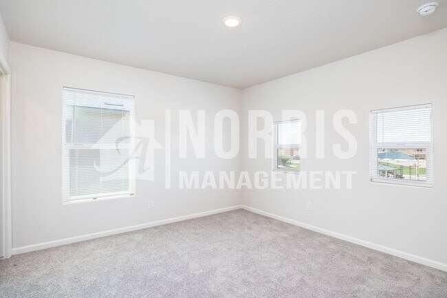 Building Photo - MOVE-IN SPECIAL: Large Home in Coolidge