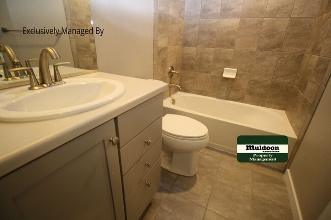 Building Photo - 2322 Pelican Bay Dr