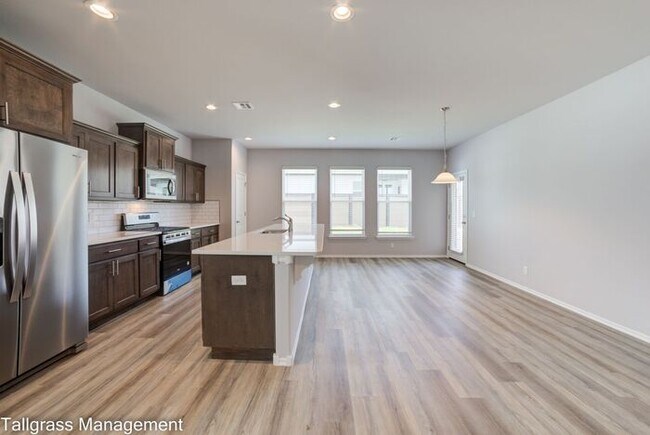 Building Photo - Spacious 4-Bedroom, 2.5-Bath in Broken Arrow!