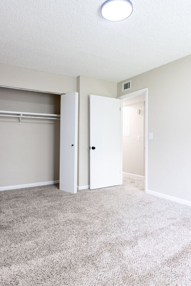 Building Photo - The Spruce - 1-Bedroom at Autumn Ridge Apa...