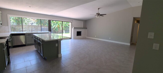 Building Photo - 15623 Mendocino Dr