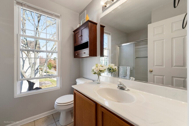 Building Photo - 1093 Symphony Dr