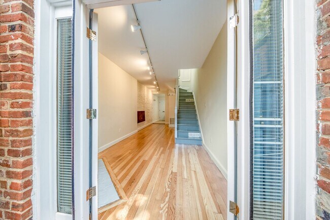Building Photo - 14 Snows Ct NW