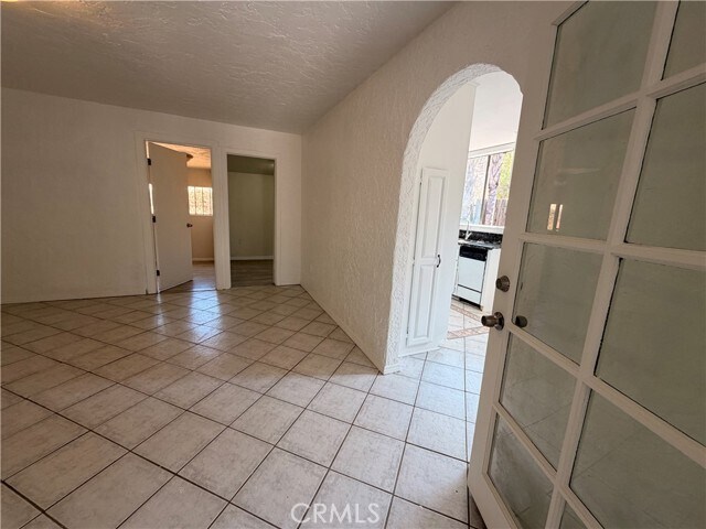 Building Photo - 258 E Hl