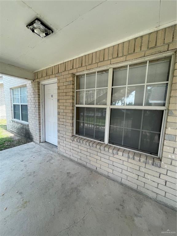 Building Photo - 10 Lilia Dr