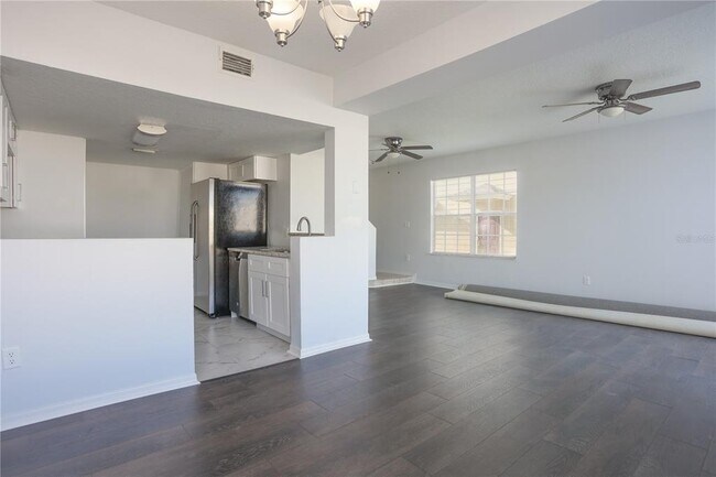 Building Photo - 202 Washington Palm Loop