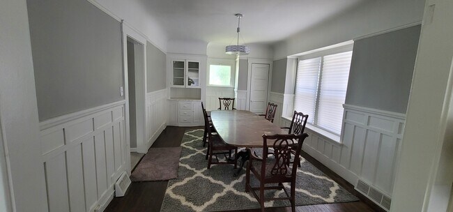 Building Photo - 10605 Ashbury Ave