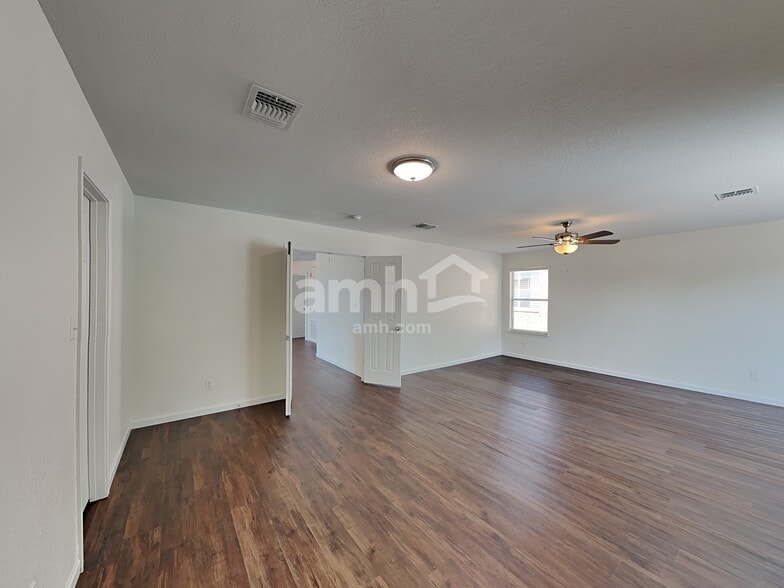 Building Photo - 11023 Vollmer Ln