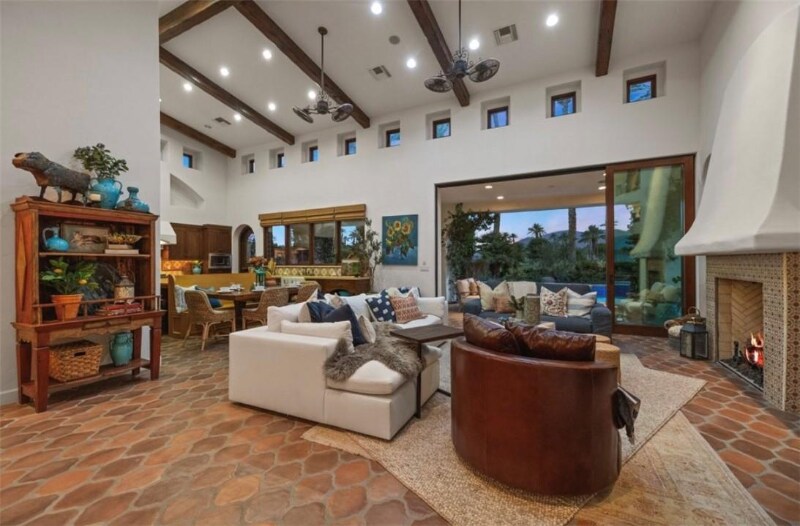 Building Photo - 56145 Village Dr