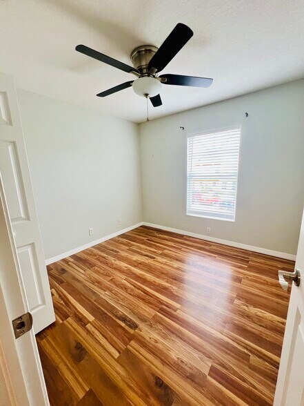 Building Photo - 3857 Island Way