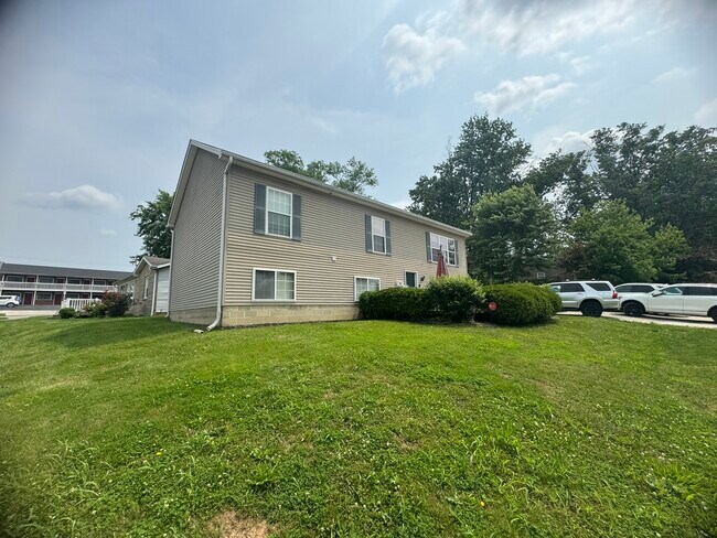 Building Photo - 201 E 19th St