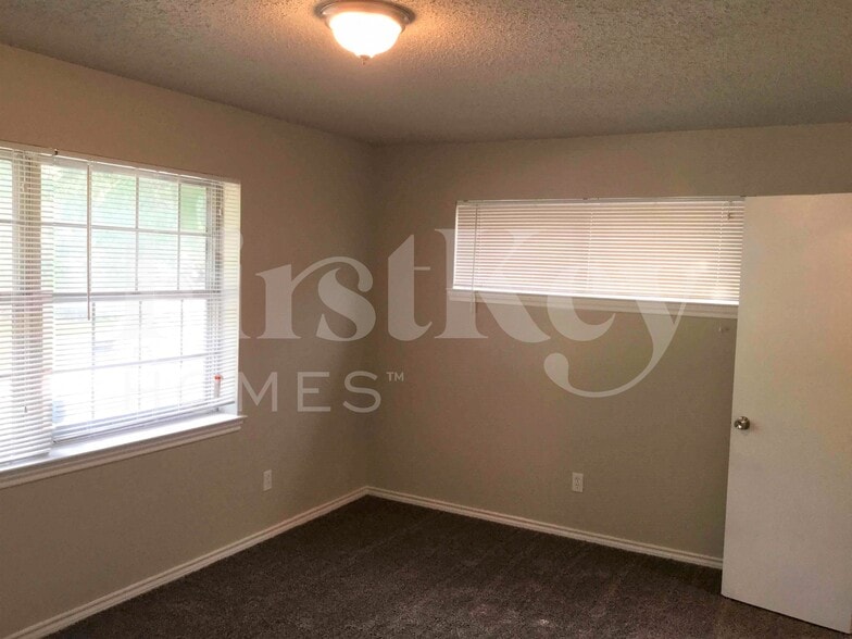 Building Photo - 2912 Yorktown Rd