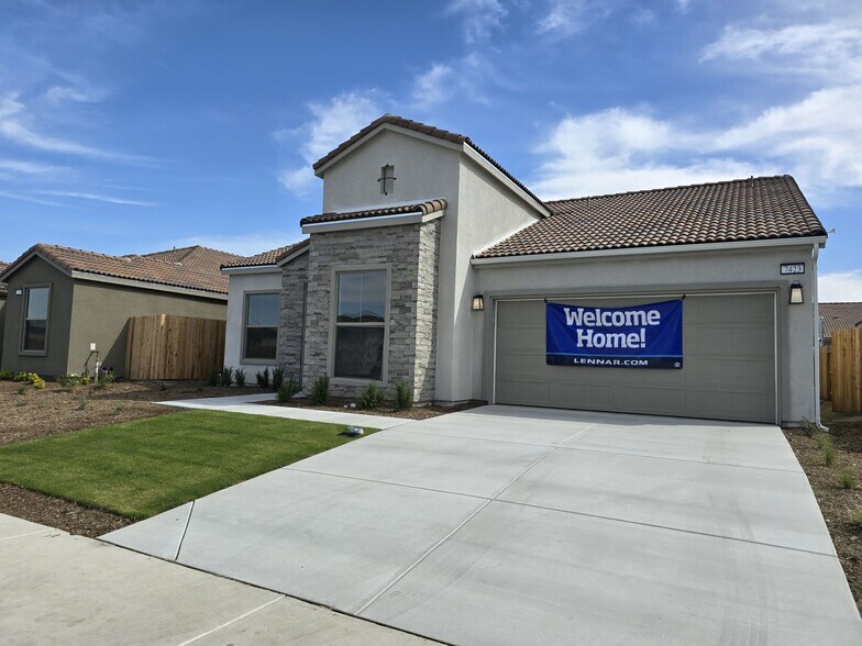 Primary Photo - 7423 Passionfruit Dr