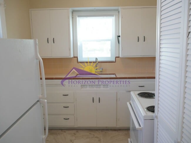 Building Photo - 1 Bed 1 Bath 500sq ft. Cottage in Colonial...
