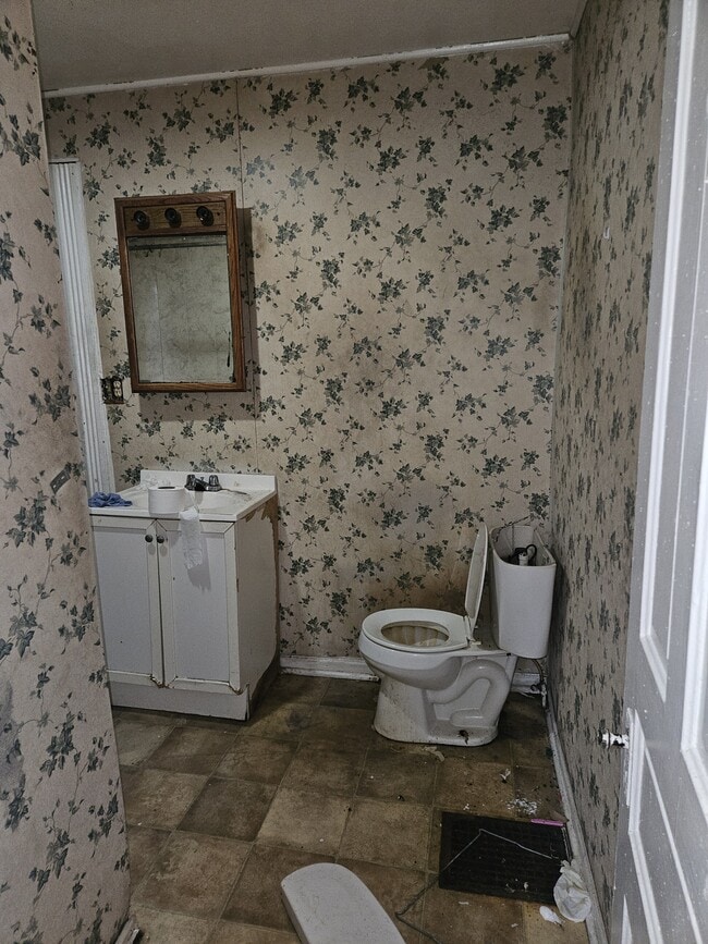 Building Photo - 3273 N Detroit Ave