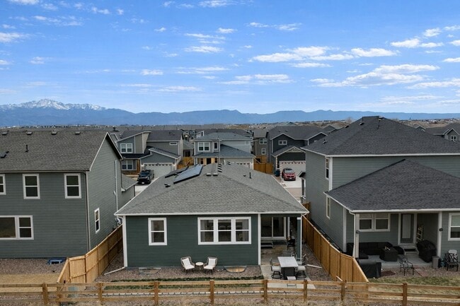 Building Photo - Gorgeous 5 Bed 3 bath Home In Aspen Meadows!!