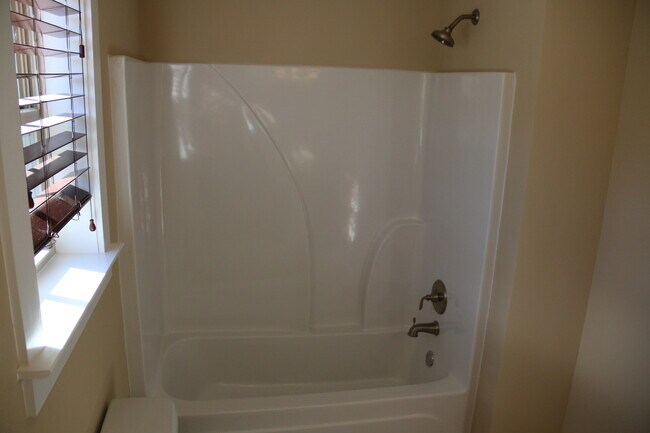 Building Photo - Executive Rental in Cypress Point S/D